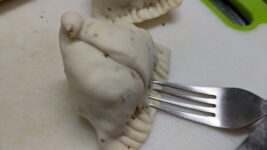 サモサフォークでおさえる