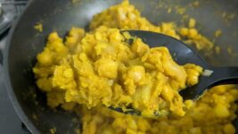 ジャガイモと豆のカレー